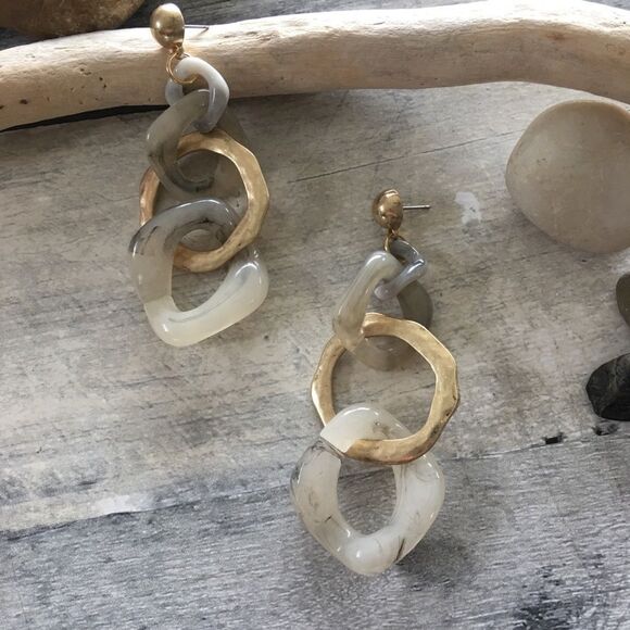 Lucite and Brushed Gold Chain Link Earrings - Picture 1 of 6